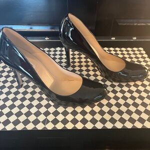 LK BENNETT Stila round toe black patent leather heeled court size 41 (10)